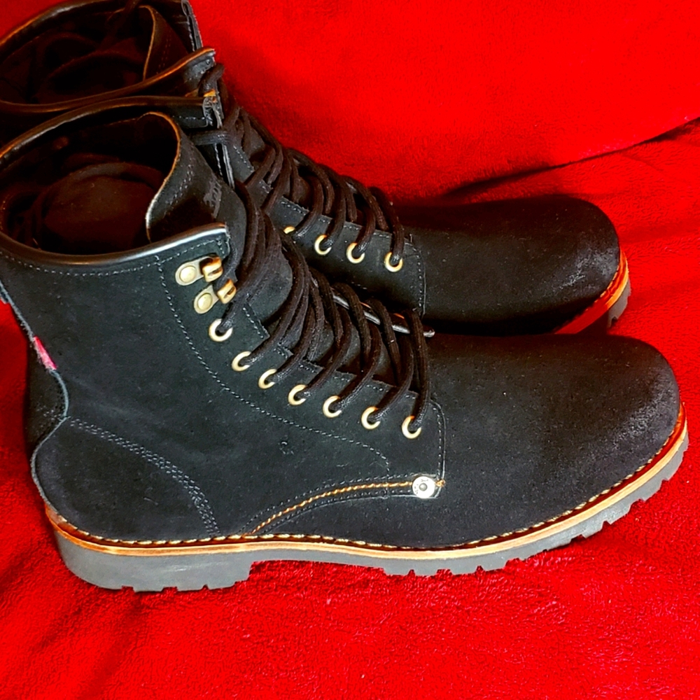 New suede Levi's boots